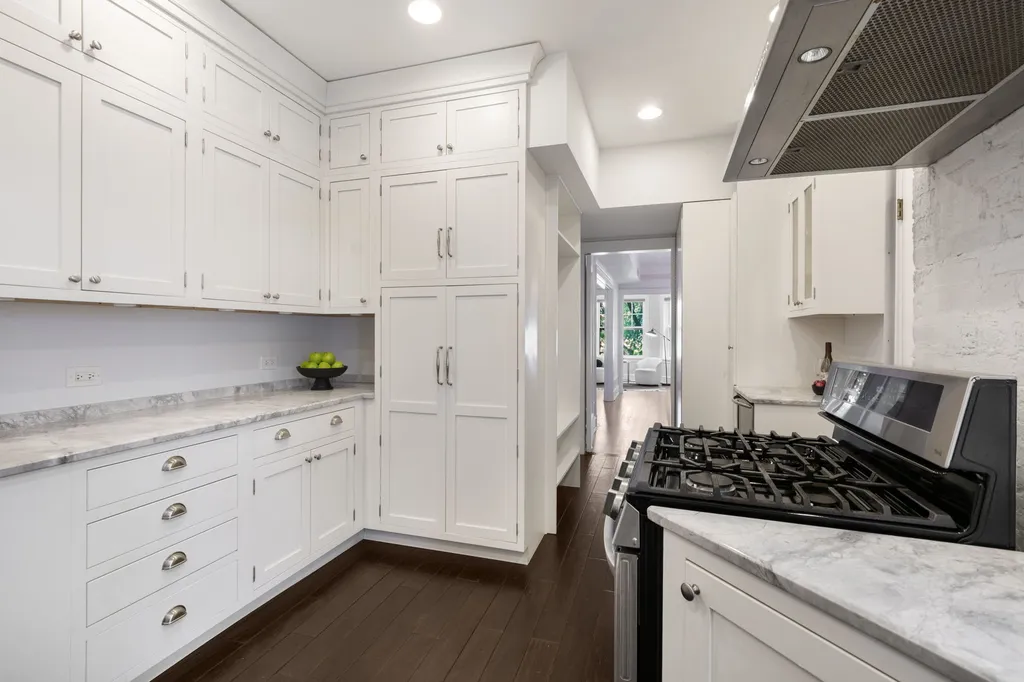 6225 North Kenmore Avenue Chicago IL 60660
