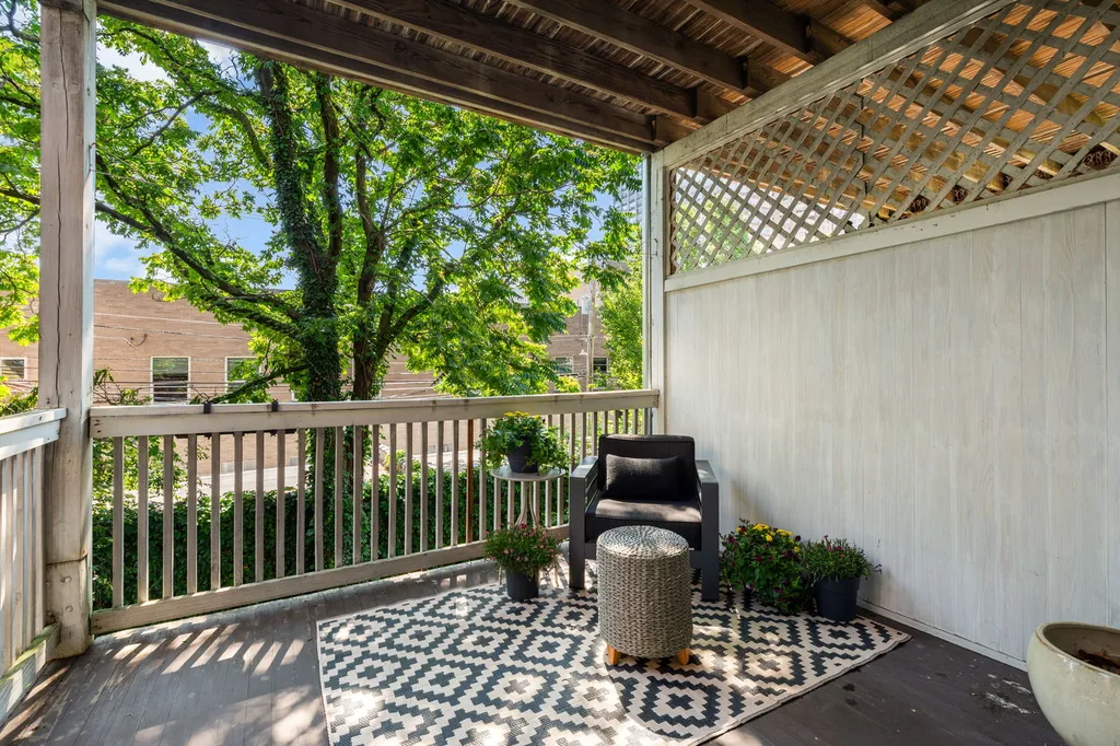 6225 North Kenmore Avenue Chicago IL 60660