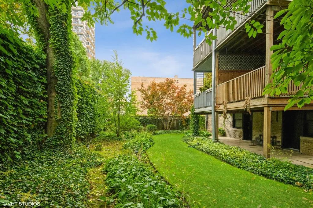 6225 North Kenmore Avenue Chicago IL 60660