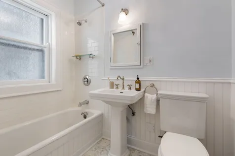 6225 North Kenmore Avenue Chicago IL 60660