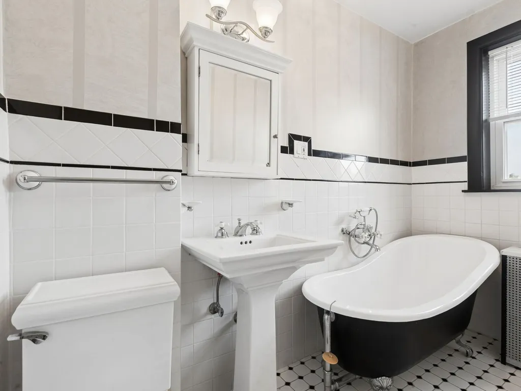 1044 West Balmoral Avenue Chicago IL 60640
