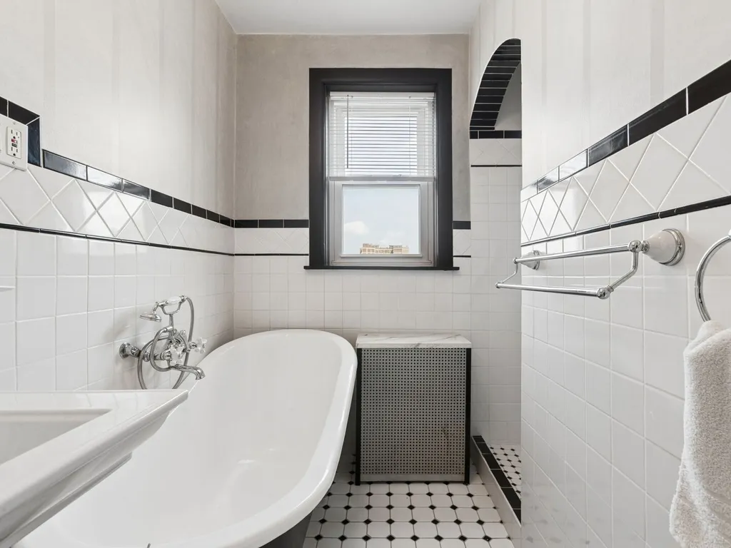 1044 West Balmoral Avenue Chicago IL 60640