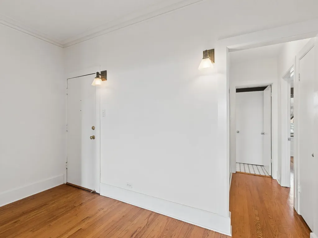 1044 West Balmoral Avenue Chicago IL 60640
