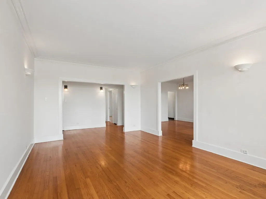 1044 West Balmoral Avenue Chicago IL 60640