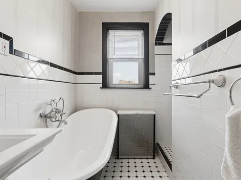 1044 West Balmoral Avenue Chicago IL 60640