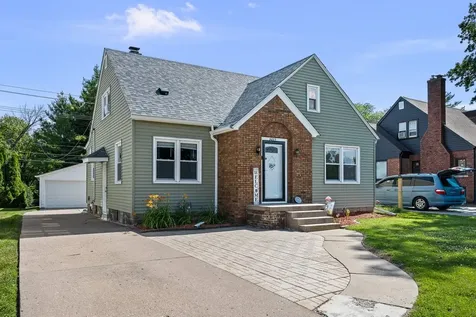 802 27TH Avenue Moline IL 61265