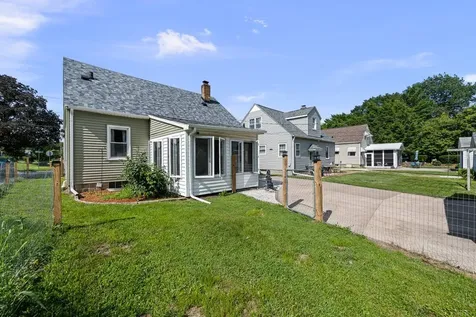 802 27TH Avenue Moline IL 61265