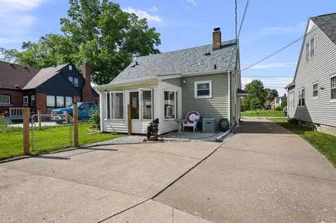 802 27TH Avenue Moline IL 61265