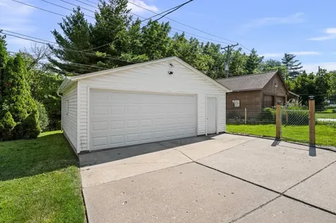 802 27TH Avenue Moline IL 61265