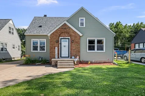 802 27TH Avenue Moline IL 61265