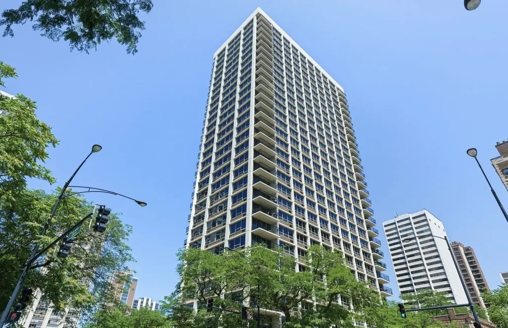88 West Schiller Street Chicago IL 60610
