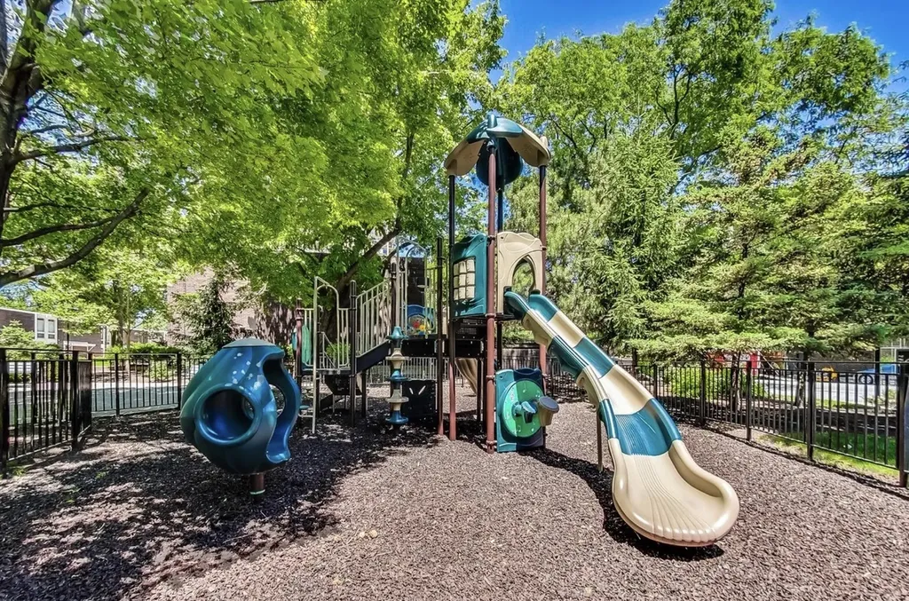88 West Schiller Street Chicago IL 60610