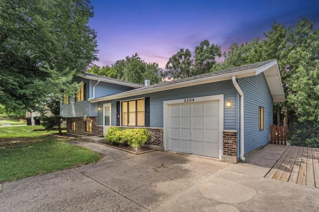2504 West Fairview Lane Mchenry IL 60051