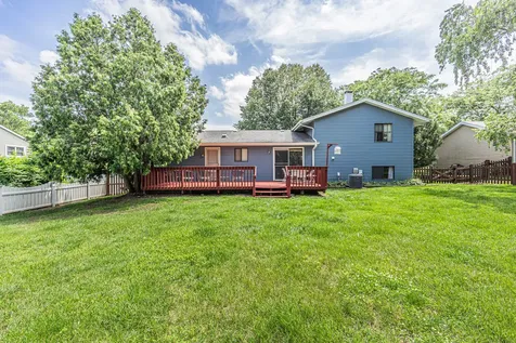 2504 West Fairview Lane Mchenry IL 60051