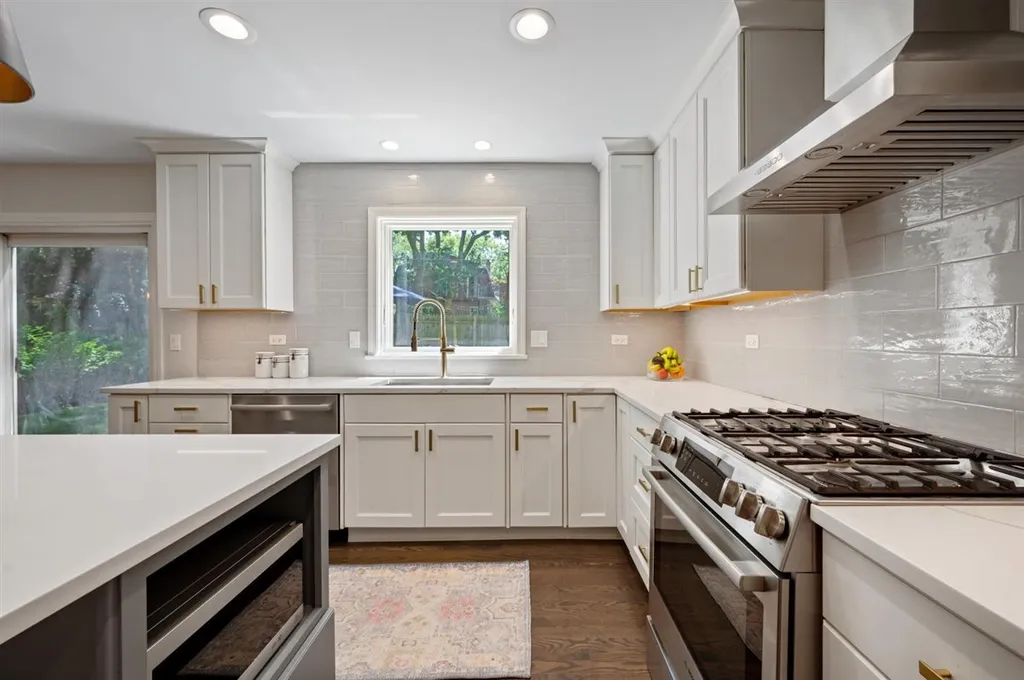 2223 Crestview Lane Wilmette IL 60091