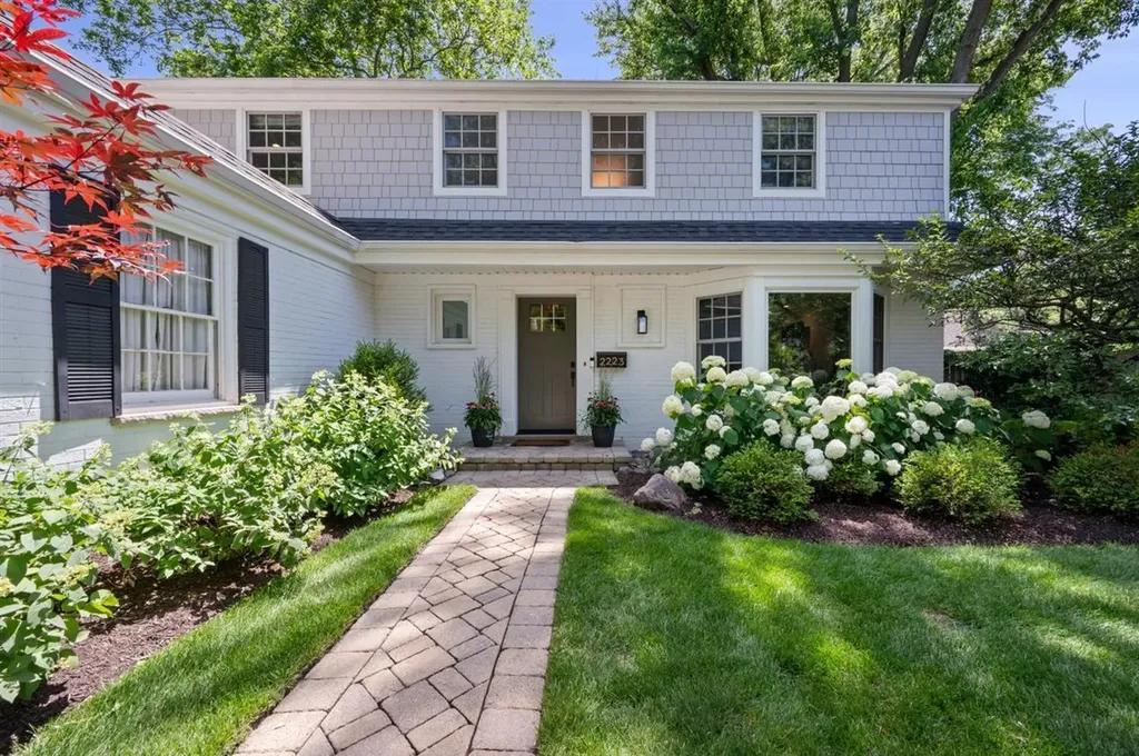 2223 Crestview Lane Wilmette IL 60091