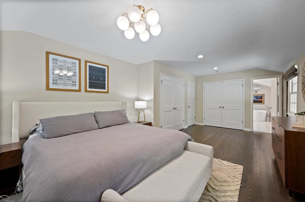 2223 Crestview Lane Wilmette IL 60091