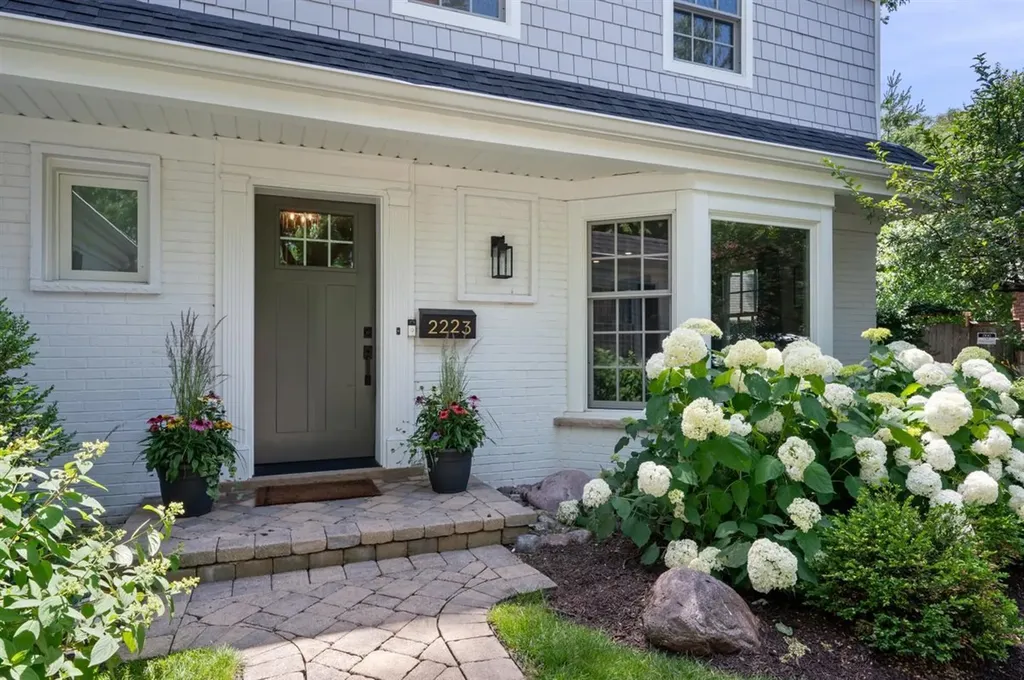 2223 Crestview Lane Wilmette IL 60091