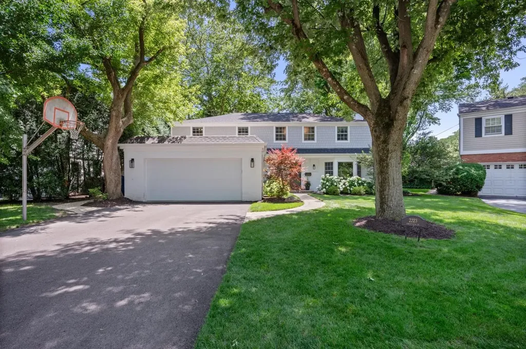2223 Crestview Lane Wilmette IL 60091