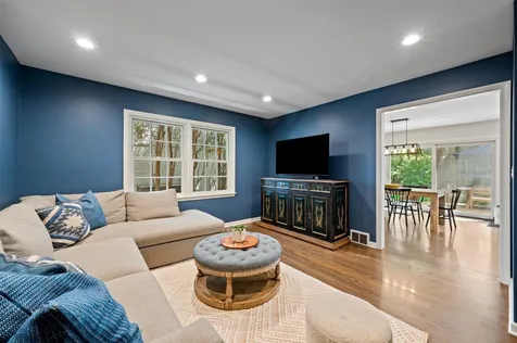 2223 Crestview Lane Wilmette IL 60091