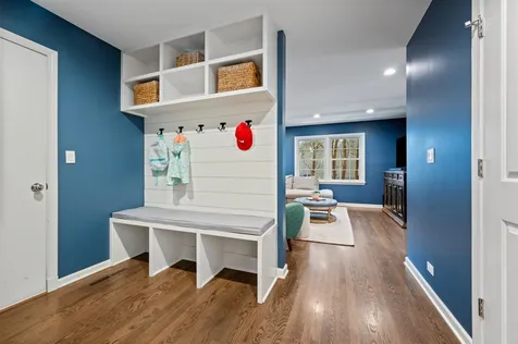 2223 Crestview Lane Wilmette IL 60091