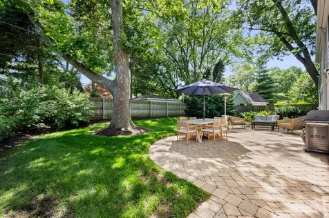 2223 Crestview Lane Wilmette IL 60091