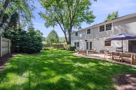2223 Crestview Lane Wilmette IL 60091