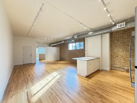 3138 North Lincoln Avenue Chicago IL 60657