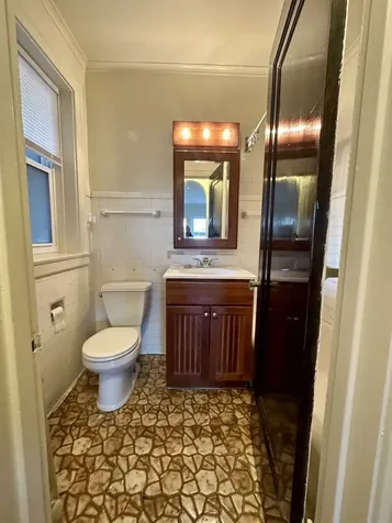 1436 West Thome Avenue Chicago IL 60660