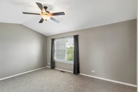 1584 Shire Court Gurnee IL 60031