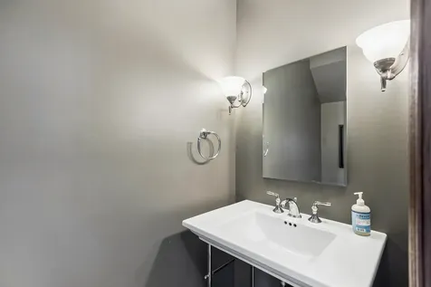 1584 Shire Court Gurnee IL 60031