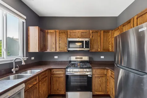 1584 Shire Court Gurnee IL 60031