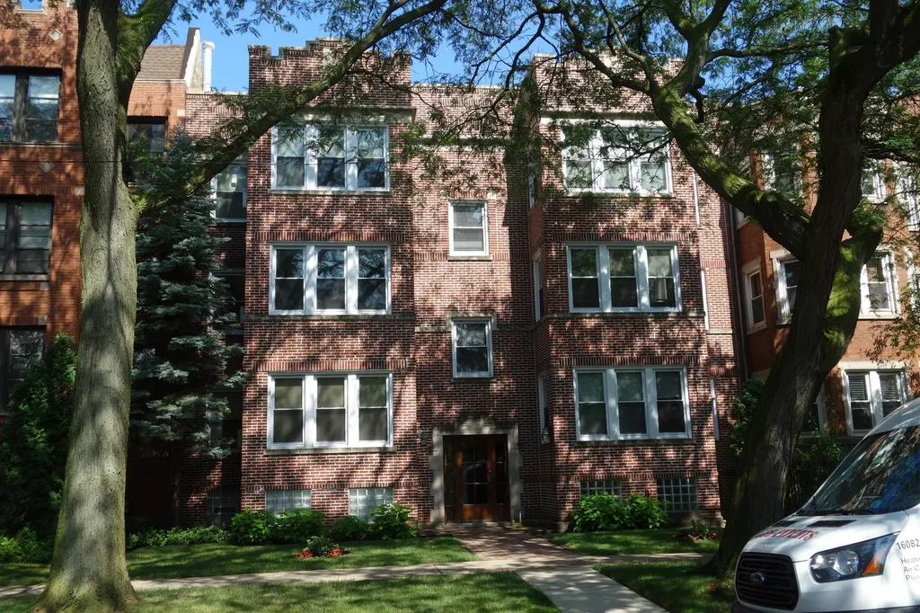 6631 North Glenwood Avenue Chicago IL 60626
