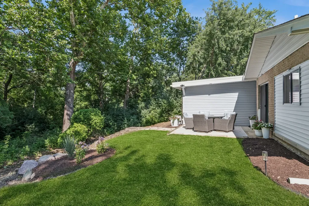 1124 59TH Street Downers Grove IL 60516