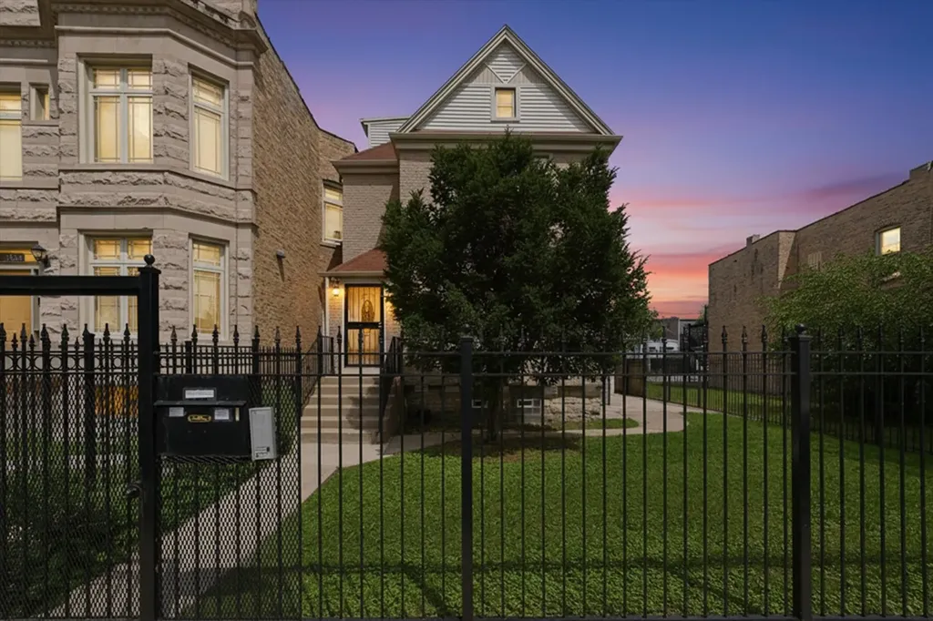 6735 South Eberhart Avenue Chicago IL 60637