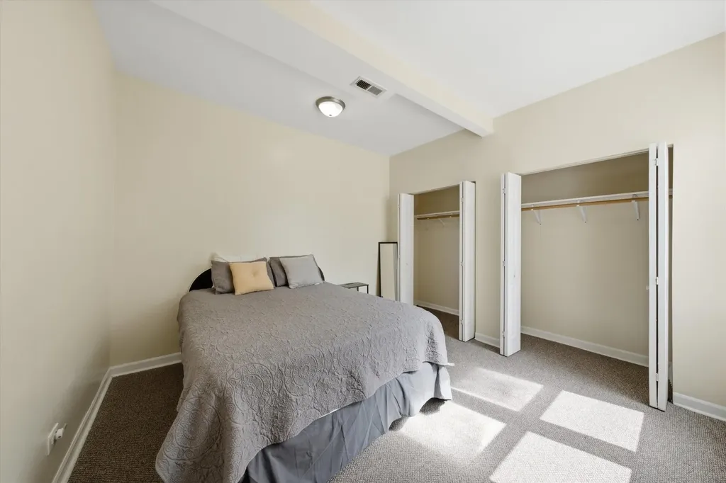 6735 South Eberhart Avenue Chicago IL 60637