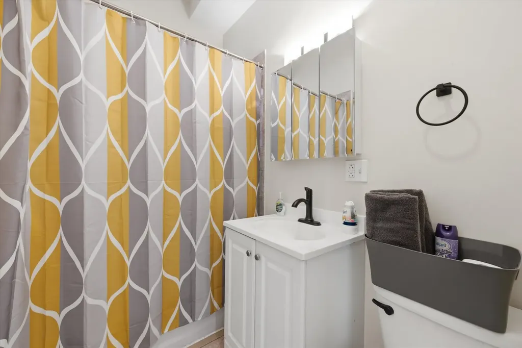 6735 South Eberhart Avenue Chicago IL 60637