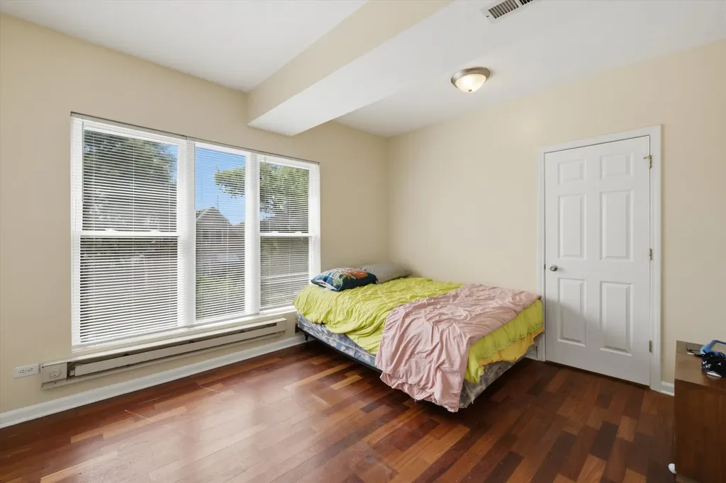 6735 South Eberhart Avenue Chicago IL 60637