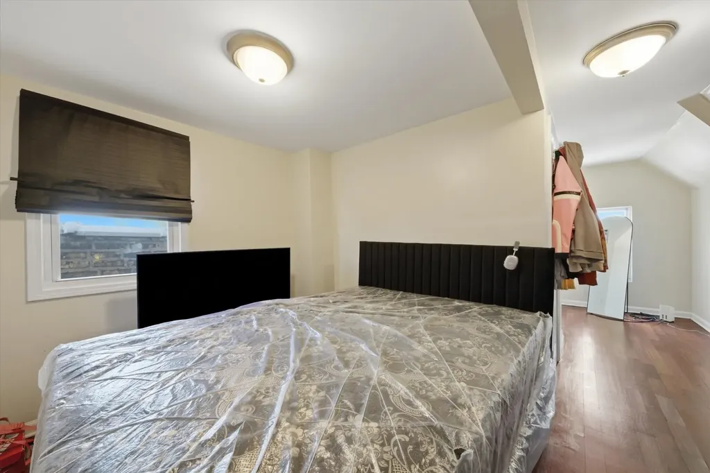 6735 South Eberhart Avenue Chicago IL 60637