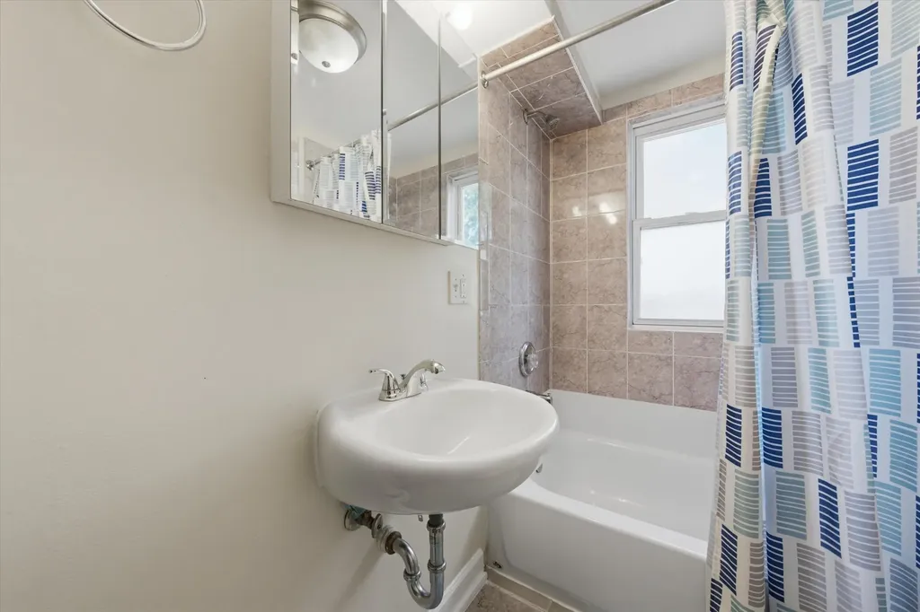6735 South Eberhart Avenue Chicago IL 60637