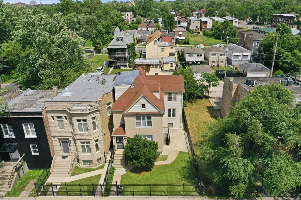 6735 South Eberhart Avenue Chicago IL 60637