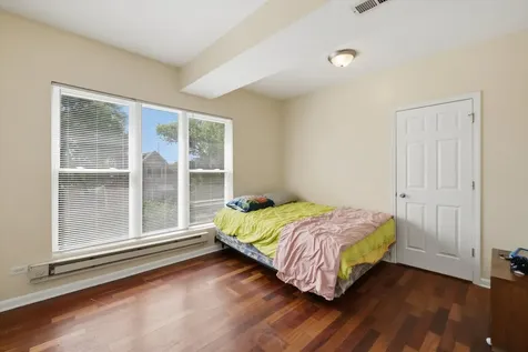 6735 South Eberhart Avenue Chicago IL 60637