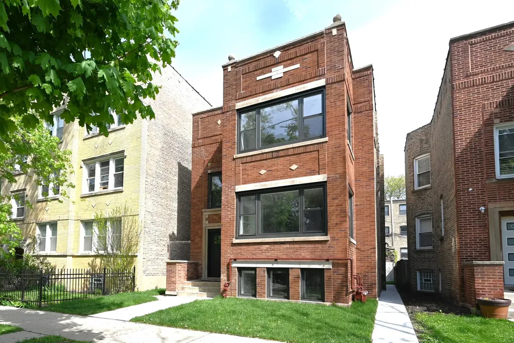 1630 West Thorndale Avenue Chicago IL 60660