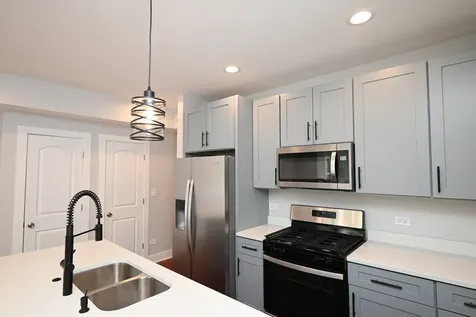 1630 West Thorndale Avenue Chicago IL 60660