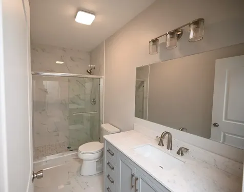 1630 West Thorndale Avenue Chicago IL 60660