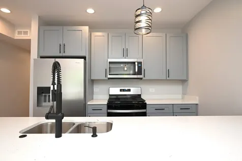 1630 West Thorndale Avenue Chicago IL 60660