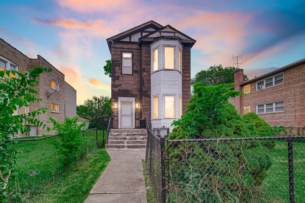 8917 South Hermitage Avenue Chicago IL 60620