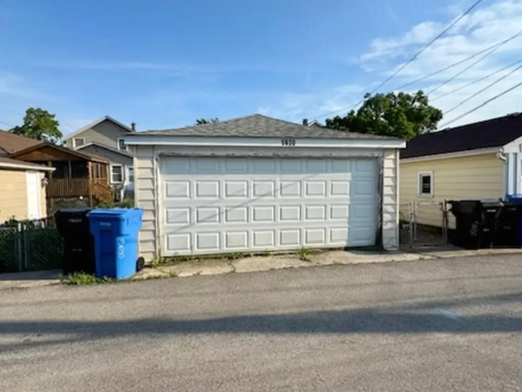 5630 West Cornelia Avenue Chicago IL 60634