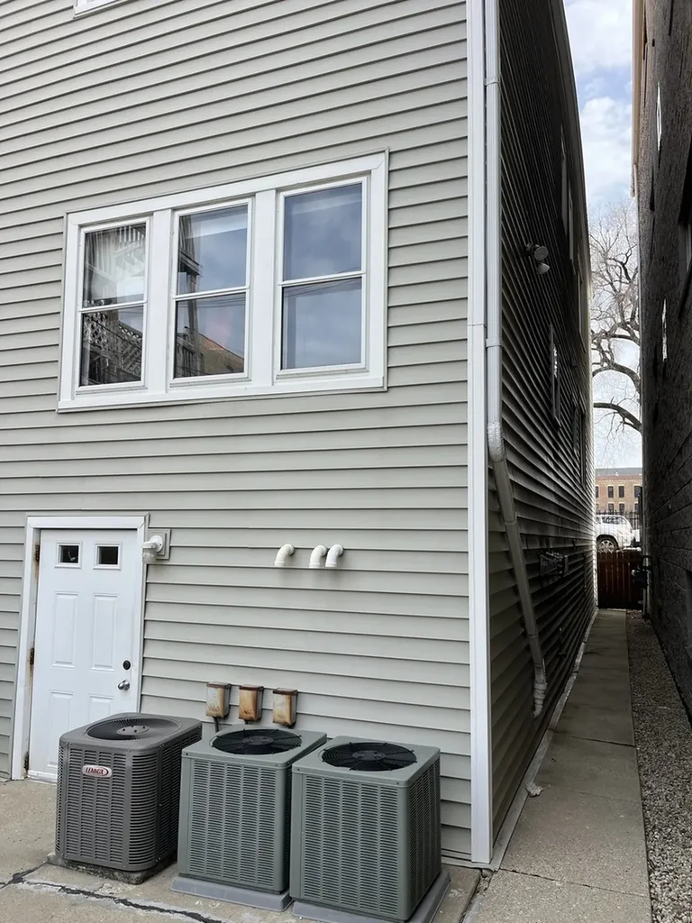 1340 North Cleaver Street Chicago IL 60642