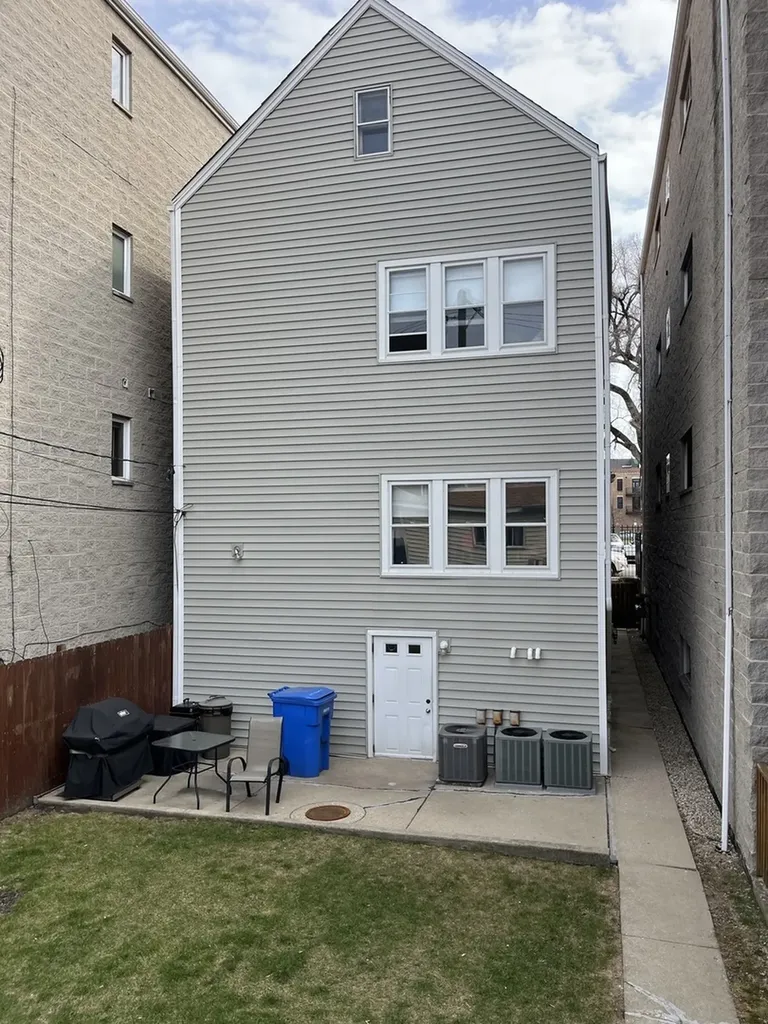 1340 North Cleaver Street Chicago IL 60642